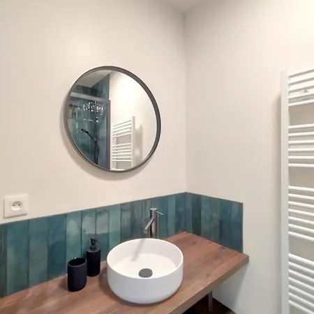 Maison De Pecheur En Bord De