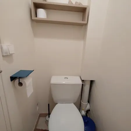 Maison De Pecheur En Bord De *