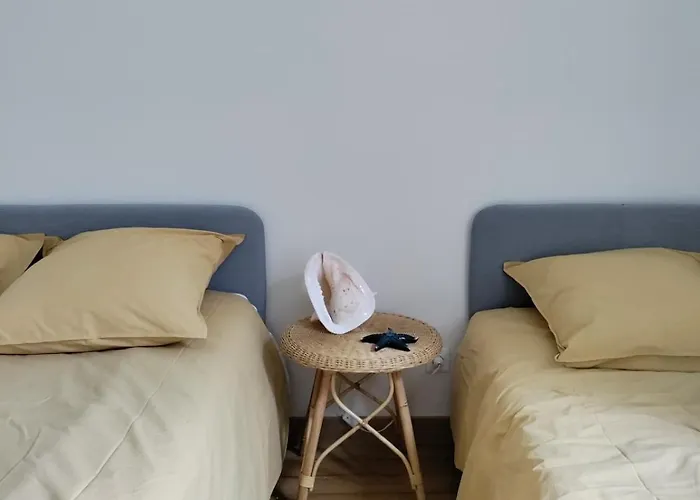 Maison De Pecheur En Bord De