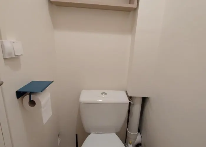 Maison De Pecheur En Bord De *